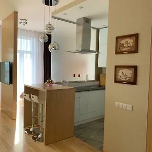 Апартаменты Comfortable French Quarter акумулятори світло інтернет завжди, Киев