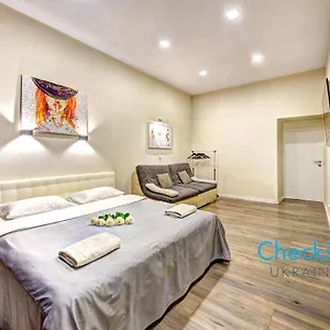 Апартаменты Two-bedroom In The Center Near The National Sports Complex “olympiyskiy”, Киев