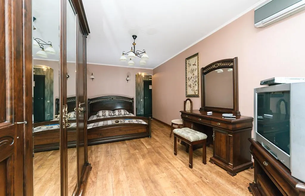 Apartment On Cheliabinska 19 كييف